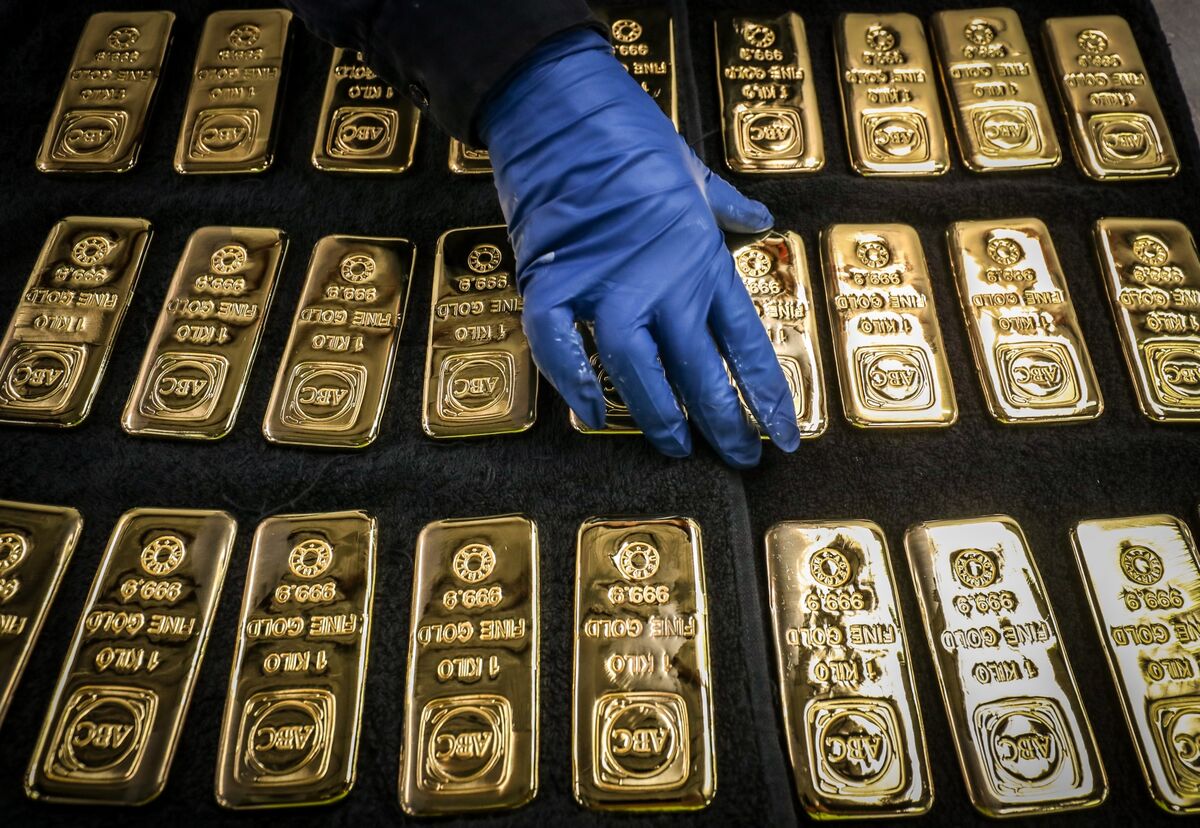Gold Advances as Report of US-Iran Deal Eases Higher Rates Bets