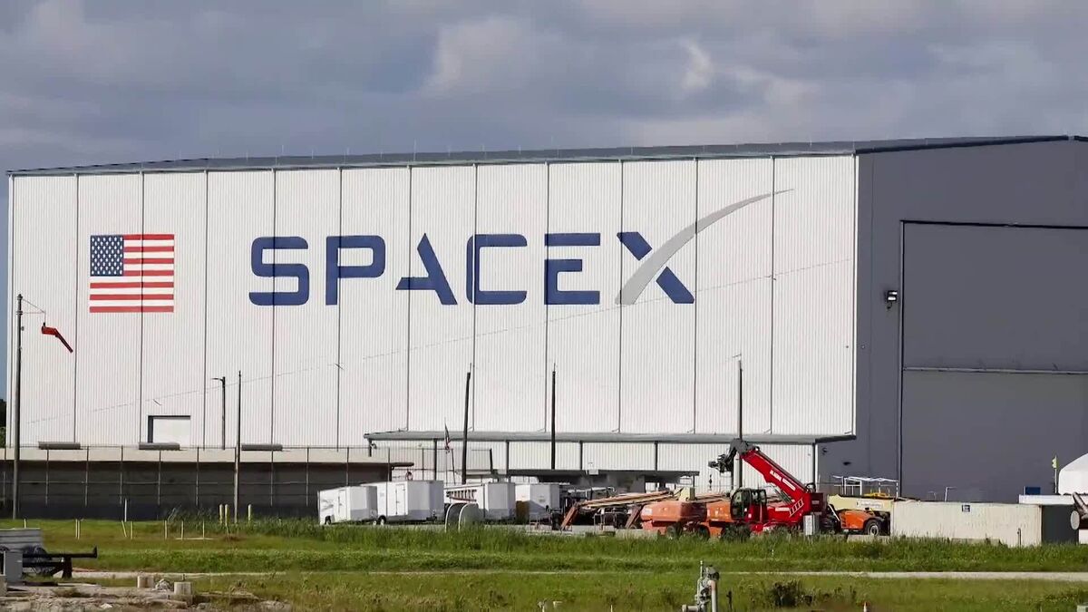 SpaceX Is Said to Plan IPO Terms as Early as Today