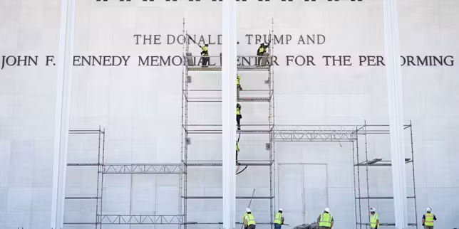 Le « Trump Kennedy Center » doit redevenir simplement le Kennedy Center, maintient un juge fédéral à Washington